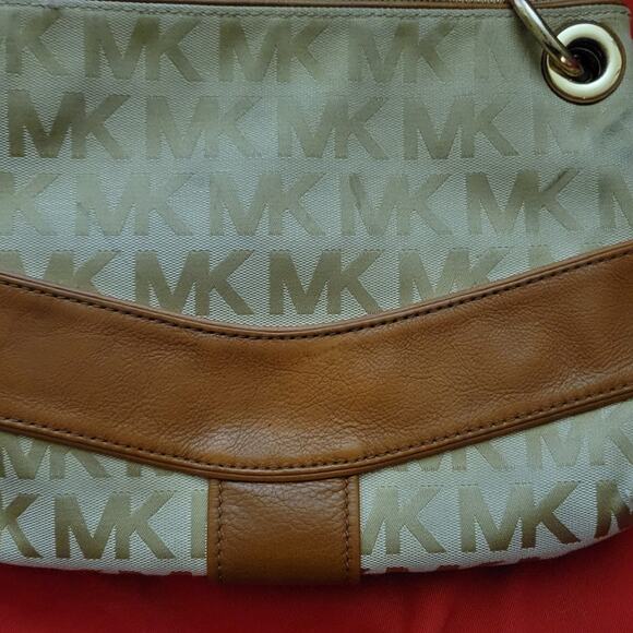 Michael Kors Signature Handbag Tab with Leather and Gold Trim Striking - Picture 4 of 10